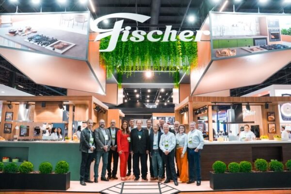 Fischer é finalista do Prêmio Reclame Aqui 2025; votações já iniciaram